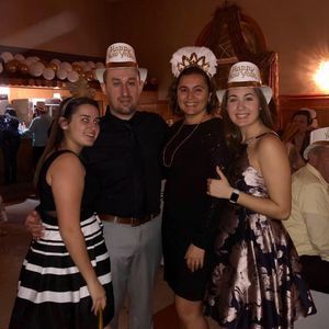 Meet your Posher, Carlos-elsa